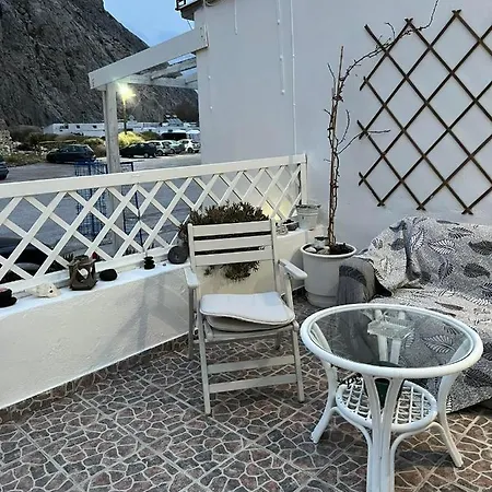 Zolfo Antico Apartment Perissa (Santorini)
